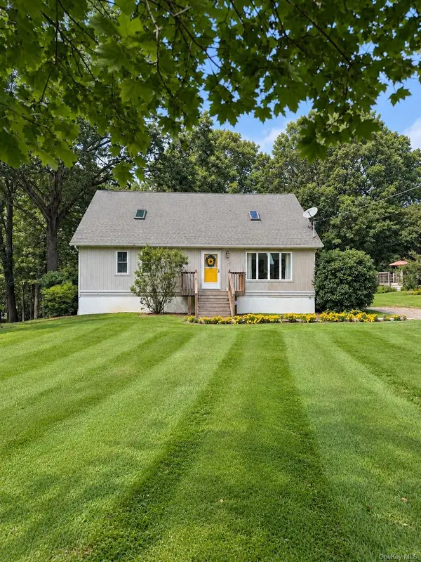 27 Cronk Road, Wallkill, NY 12589