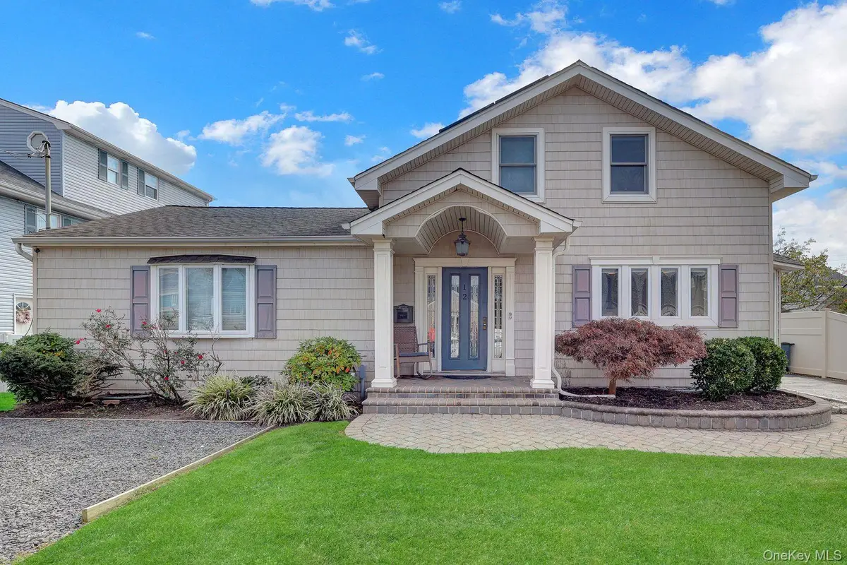 12 New Point Place, Amityville, NY 11701 - #1