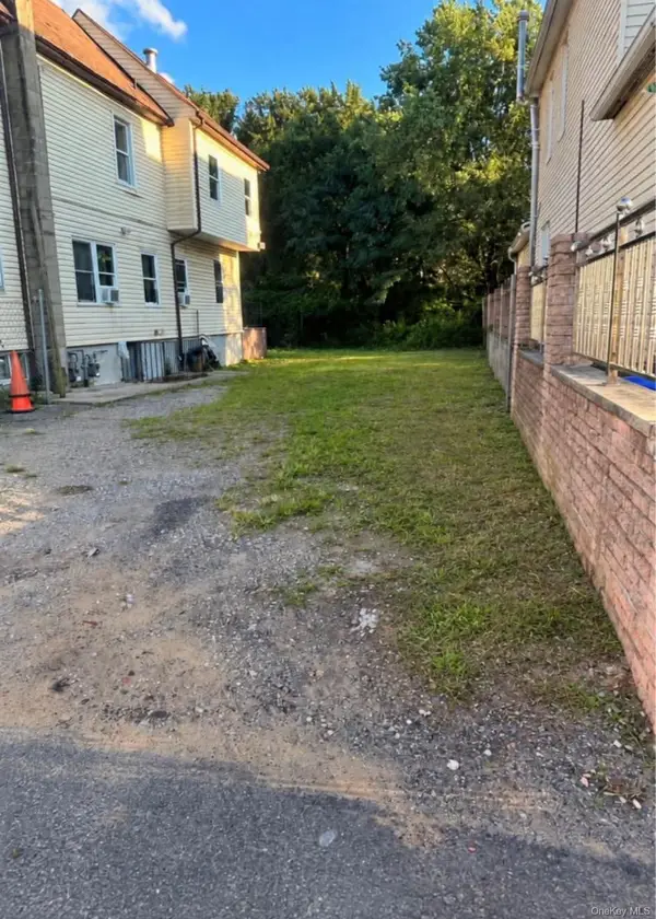 3 Lockman Place, Staten Island, NY 10303