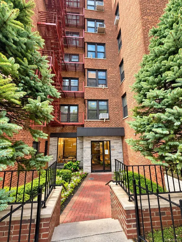 8423 Manton Street #5E, Briarwood, NY 11435