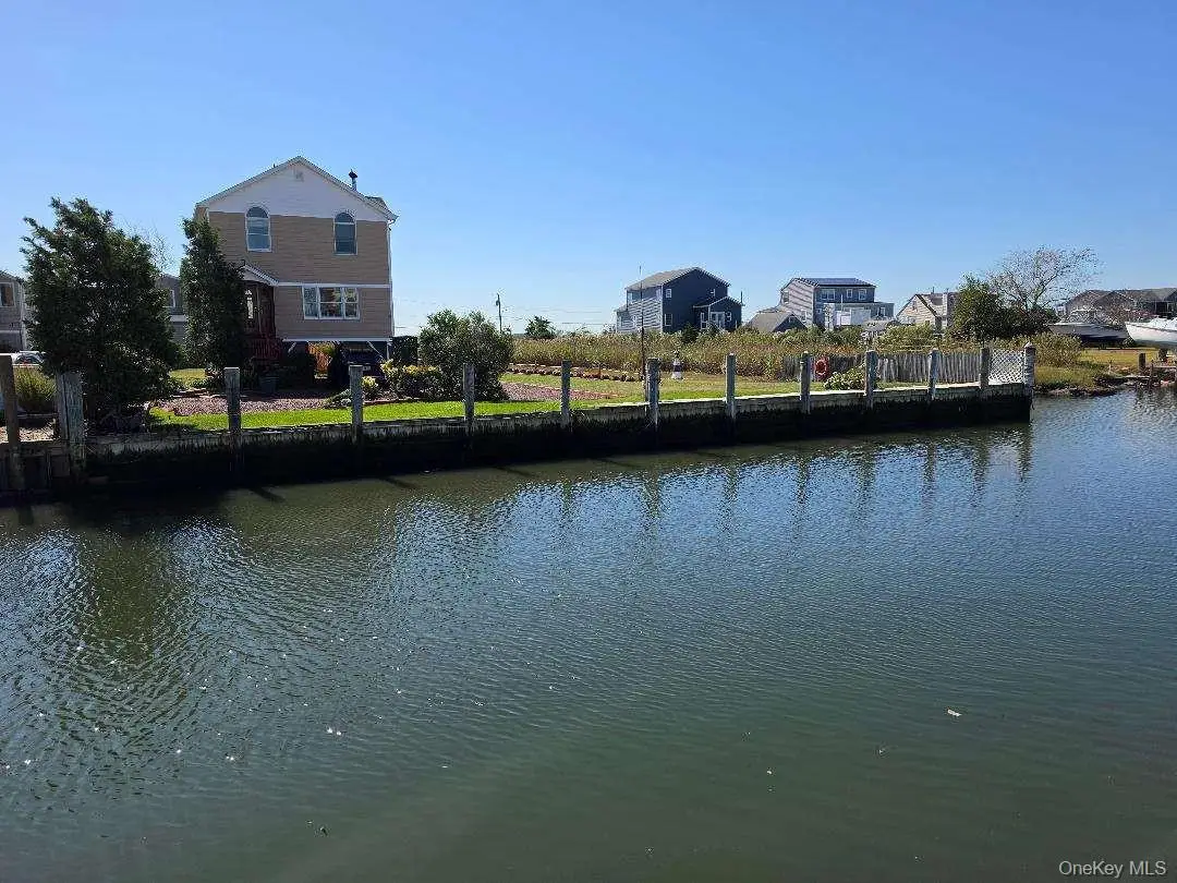 20 James Road, Amityville, NY 11701 - #1