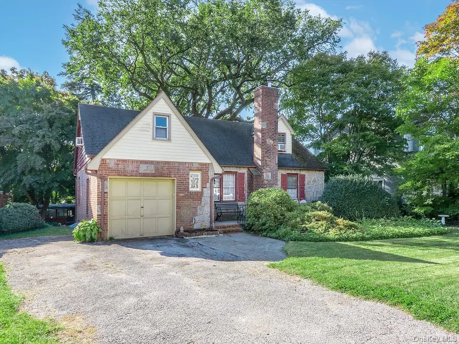 19 Plymouth Drive S, Glen Head, NY 11545 - #2