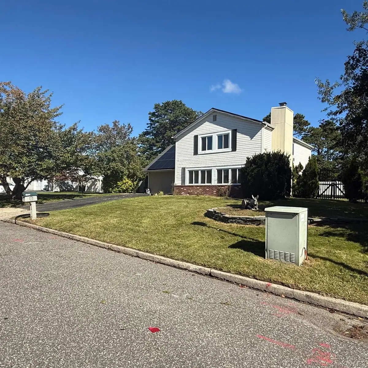 23 Ash Drive, Medford, NY 11763 - #1