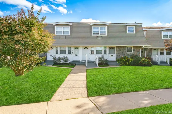 5215 Wilshire Lane #5215, Oakdale, NY 11769