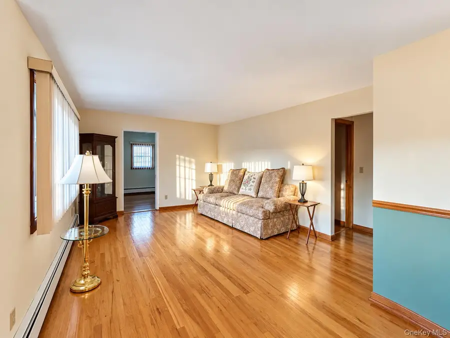 1073 Oakneck Road, Bay Shore, NY 11706 - #3