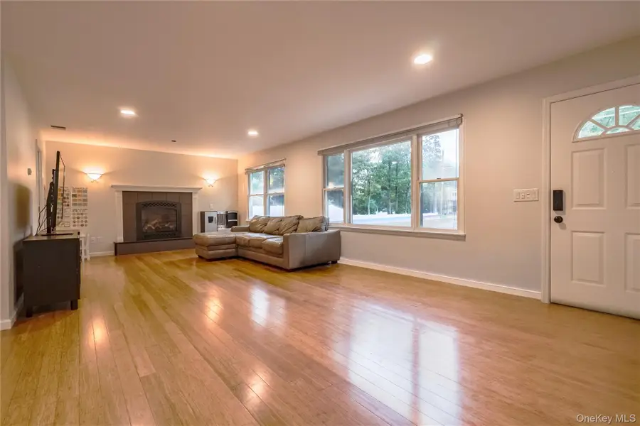 154 E Woodside Avenue, Patchogue, NY 11772 - #3