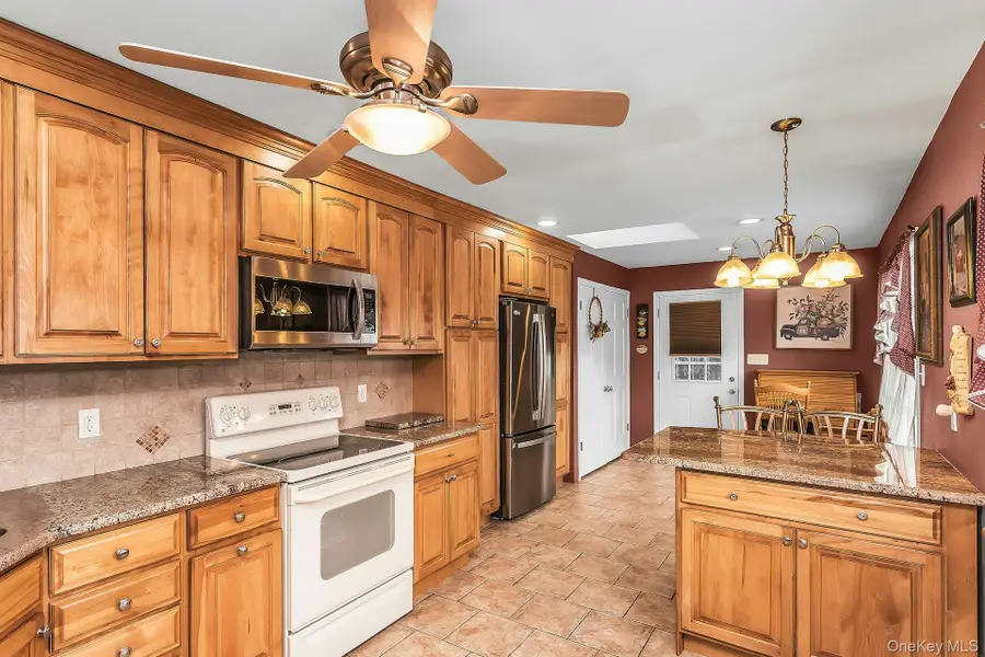 168 Saddle Lane, Levittown, NY 11756 - #3