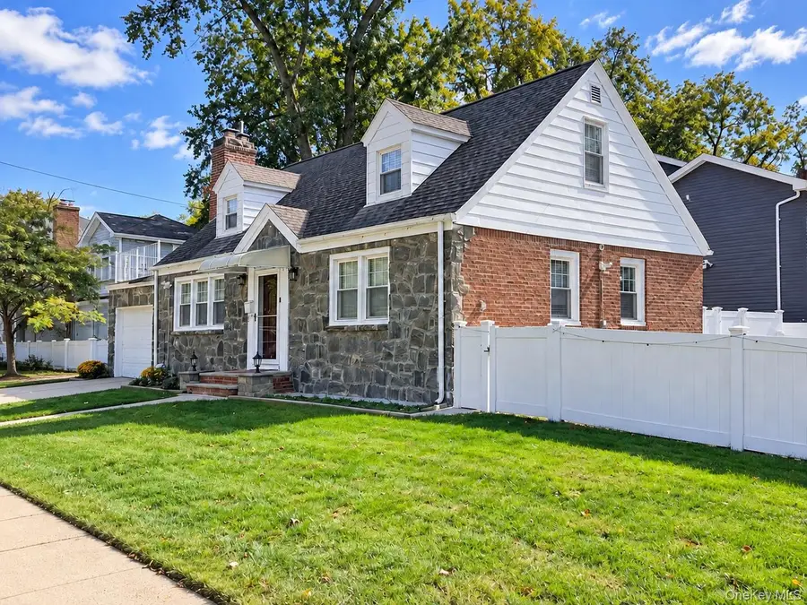 2 Oak Drive, New Hyde Park, NY 11040 - #3