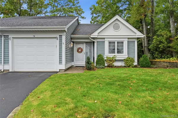 14 Flanders Court, Ridge, NY 11961