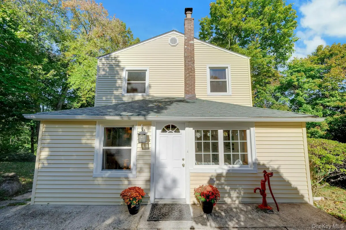 118 Circular Street, Thornwood, NY 10594 - #1