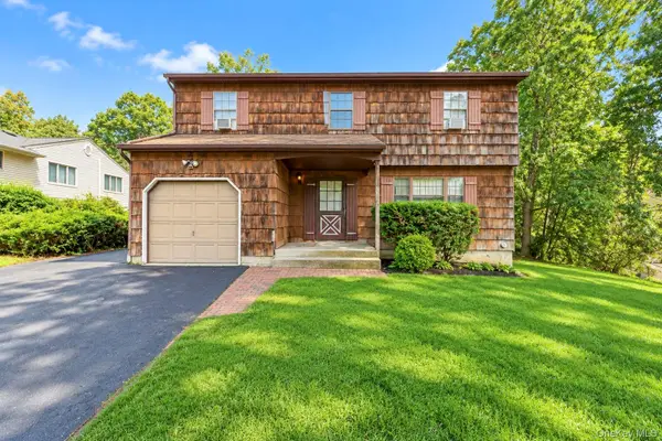 33 Oak Forest Drive, Islandia, NY 11749
