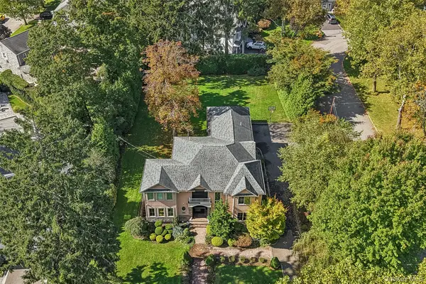 103 High Street, East Williston, NY 11596