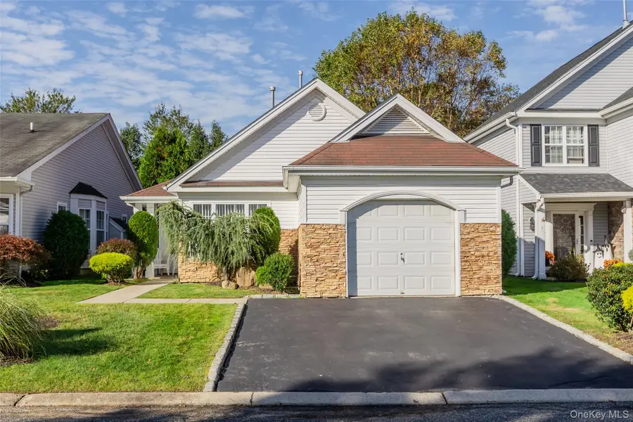 29 Madison Circle, Middle Island, NY 11953 - #2