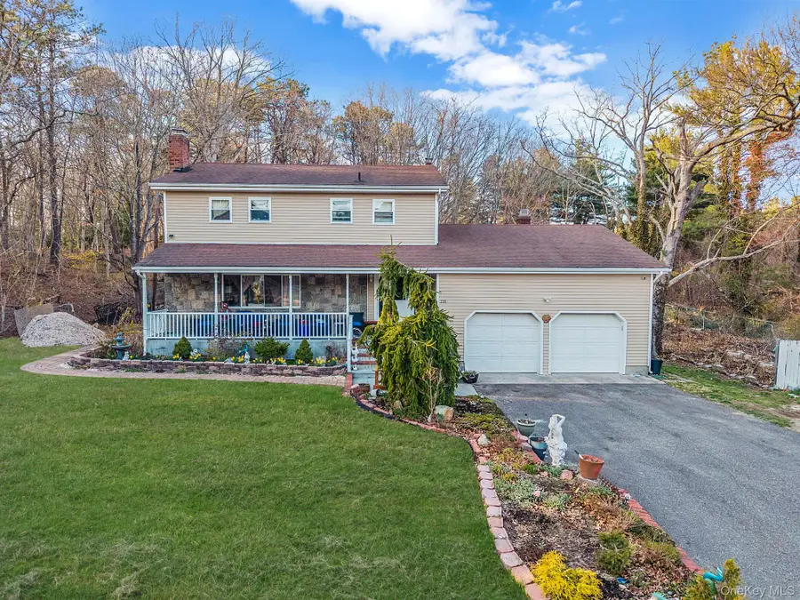 231 W Woodside Avenue, Patchogue, NY 11772 - #2