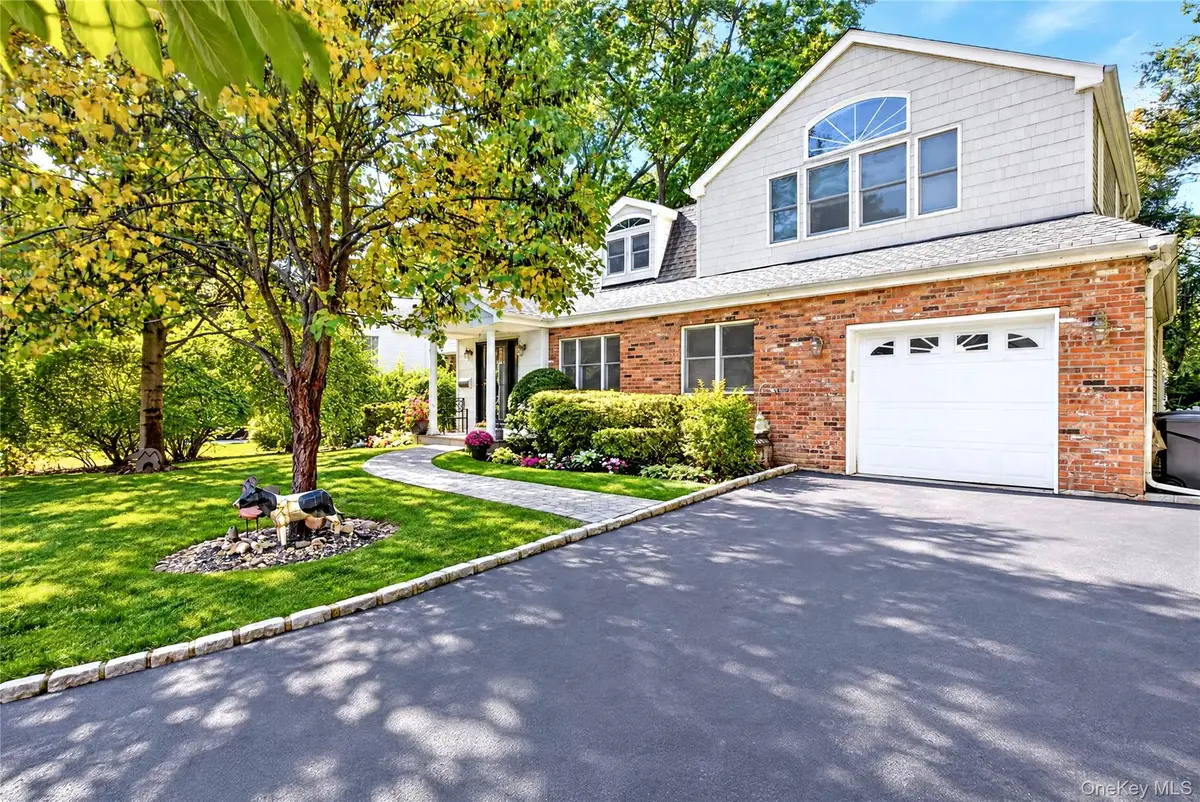 29 Barberry Lane, East Hills, NY 11577 - #1