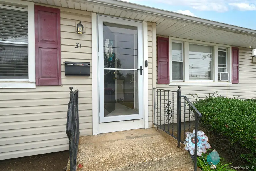 31 Cherry Lane, Hicksville, NY 11801 - #3