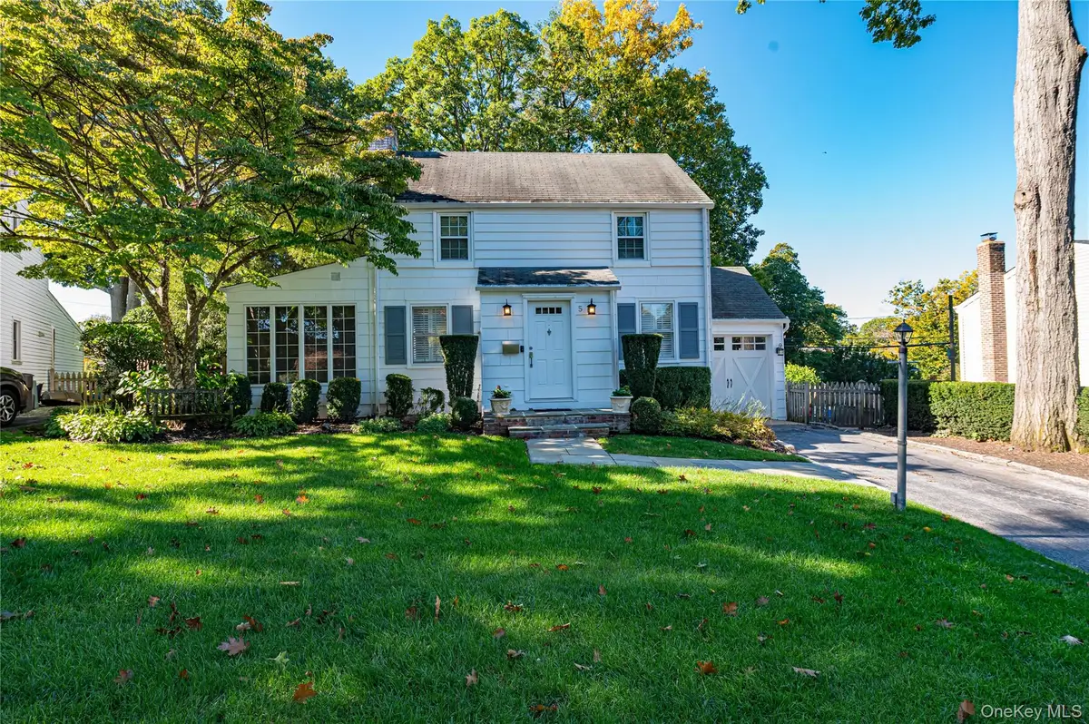 5 Dogwood Lane, Glen Head, NY 11545 - #1
