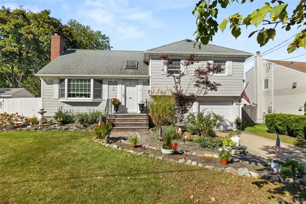 3 Lewis Circle, Babylon, NY 11702