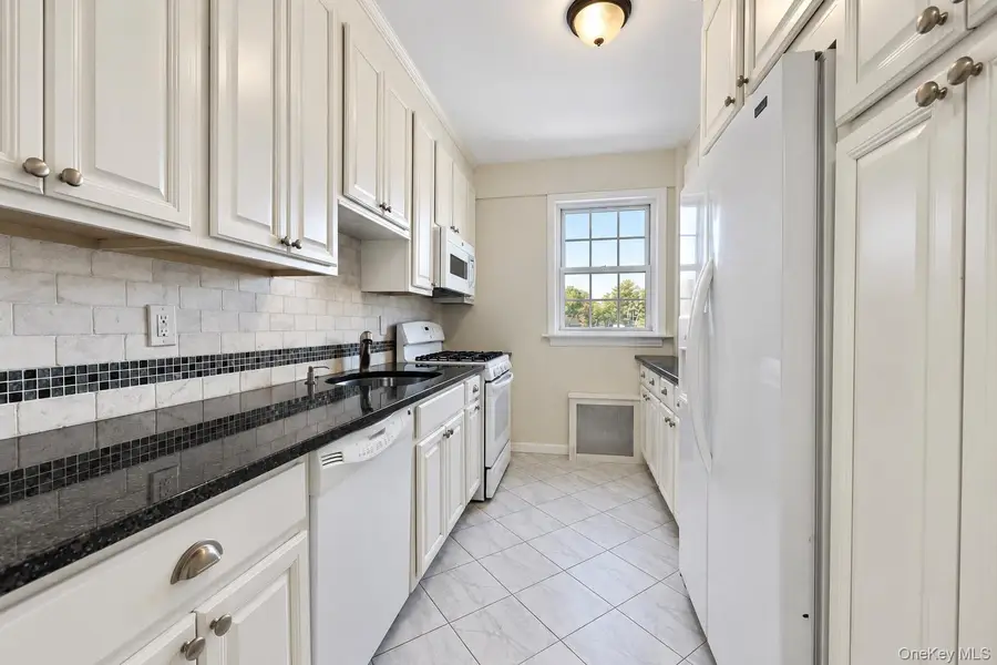 210 Pelham Road #4D, New Rochelle, NY 10805 - #3