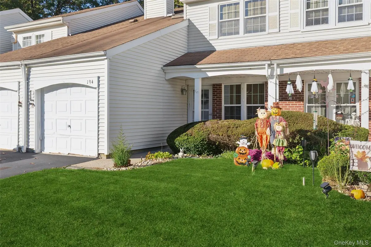 194 Haddon Hollow Court, Middle Island, NY 11953 - #1