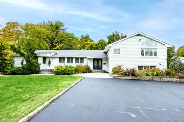 3 Edgewood Lane, East Hills, NY 11576