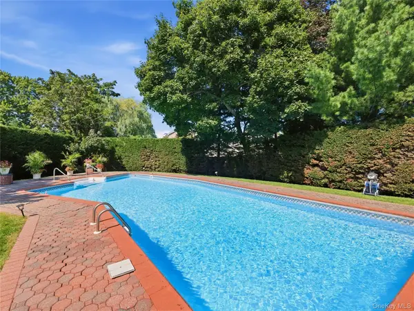 5 Major Court, Rockville Centre, NY 11570