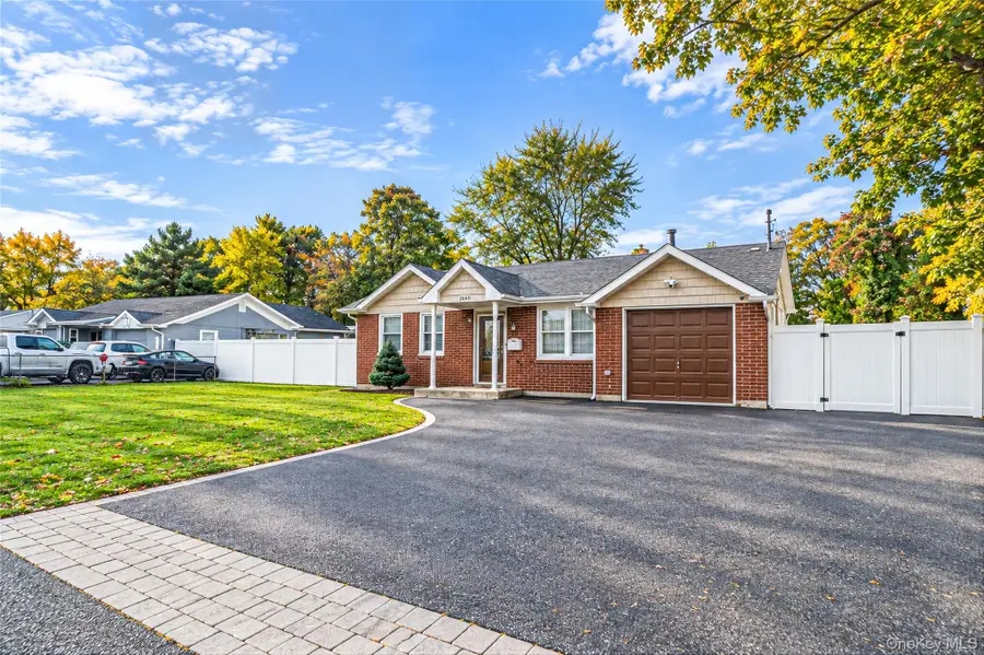 1660 N Gardiner Drive, Bay Shore, NY 11706 - #2
