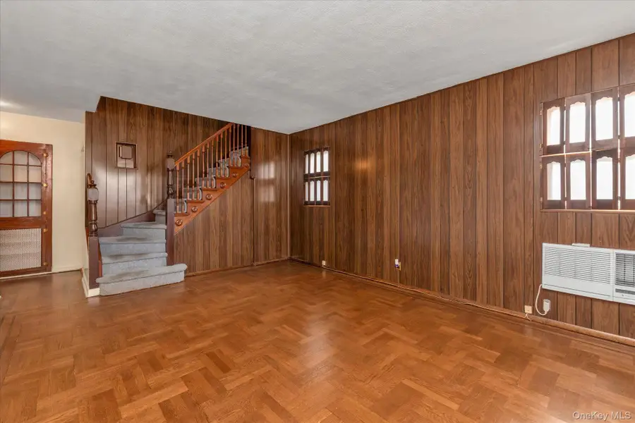 8257 256th Street, Glen Oaks, NY 11004 - #2