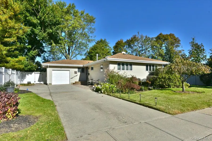 4 Primrose Avenue, Hicksville, NY 11801 - #2
