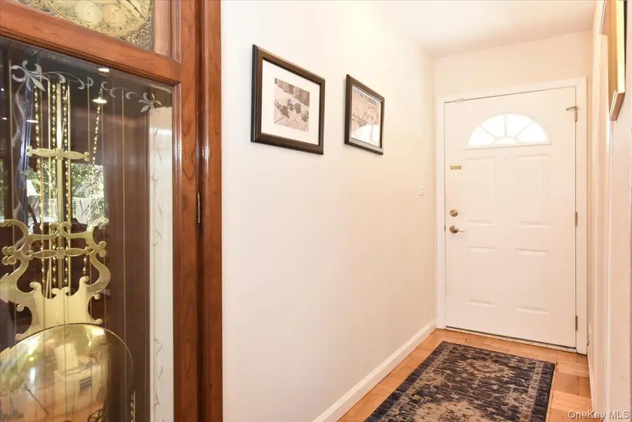 4 Primrose Avenue, Hicksville, NY 11801 - #3