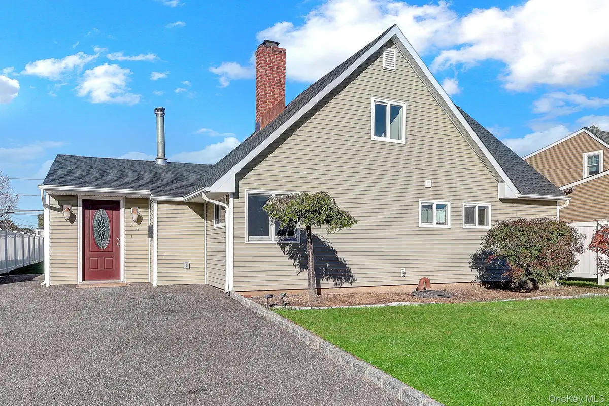 24 Wheelbarrow Lane, Wantagh, NY 11793 - #1