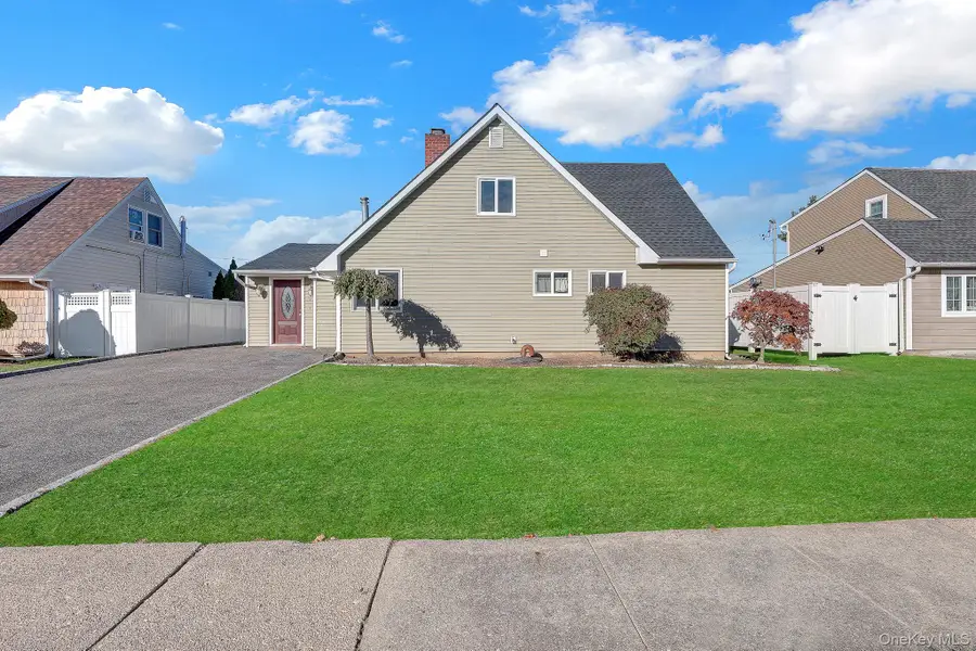 24 Wheelbarrow Lane, Wantagh, NY 11793 - #3