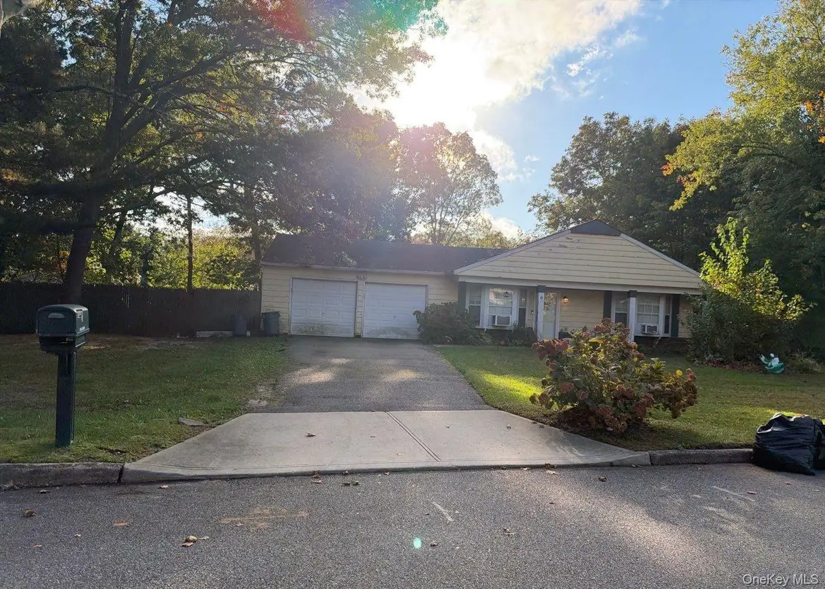 6 Mount Snow Lane, Coram, NY 11727 - #1