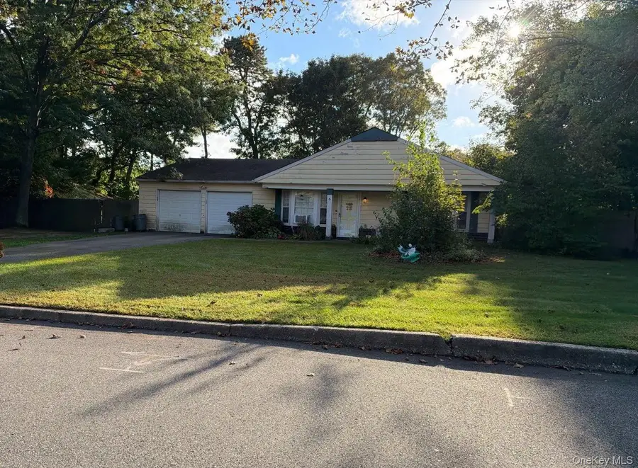 6 Mount Snow Lane, Coram, NY 11727 - #3