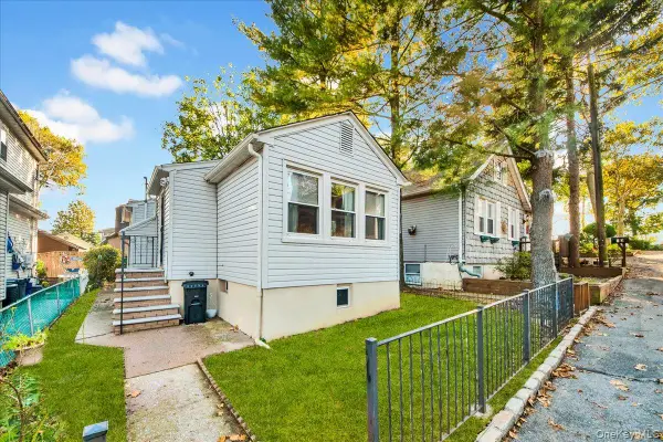 71 Balsam Place #71, Bronx, NY 10465