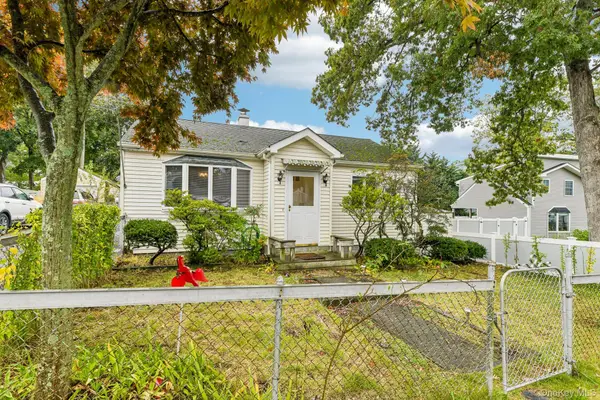 62 E 20th Street, Huntington Station, NY 11746