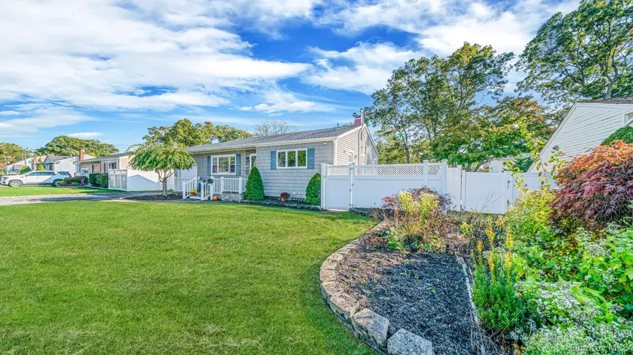 20 44th Street, Islip, NY 11751 - #2