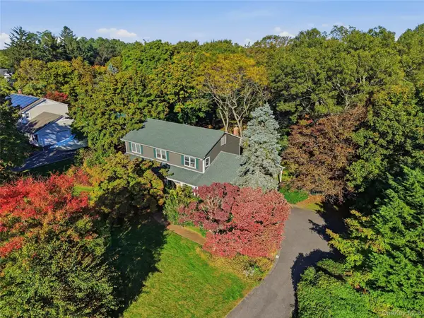 30 Manor Road N, Greenlawn, NY 11740