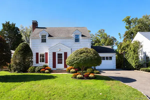 15 Ruth Place, Glen Head, NY 11545