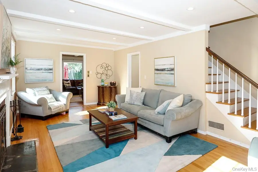 15 Ruth Place, Glen Head, NY 11545 - #3
