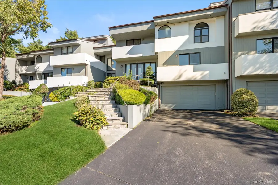 72 Eagle Chase, Woodbury, NY 11797 - #2
