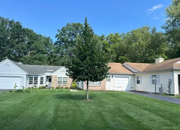 6 Chipmunk Trail, Coram, NY 11727