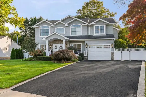 6 Perry Court, Syosset, NY 11791