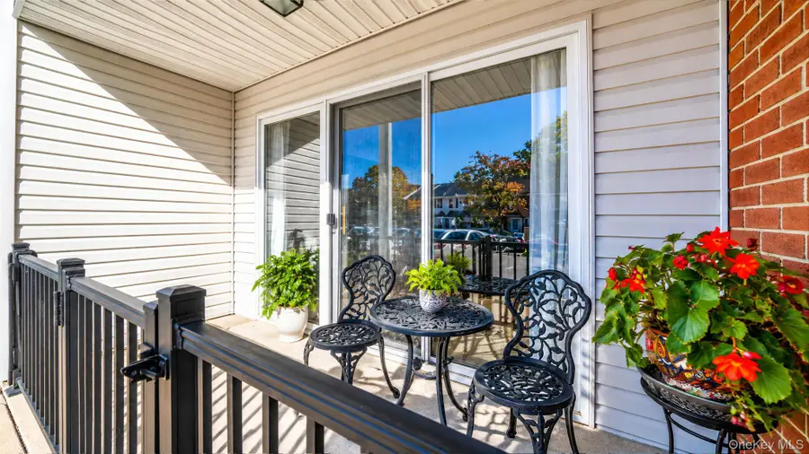 21 Jad Court, Plainview, NY 11803 - #2