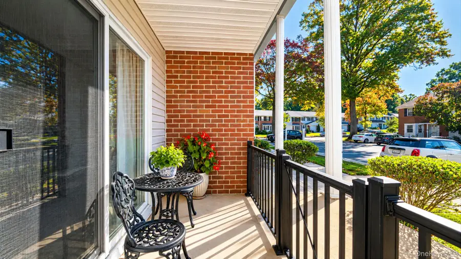 21 Jad Court, Plainview, NY 11803 - #3