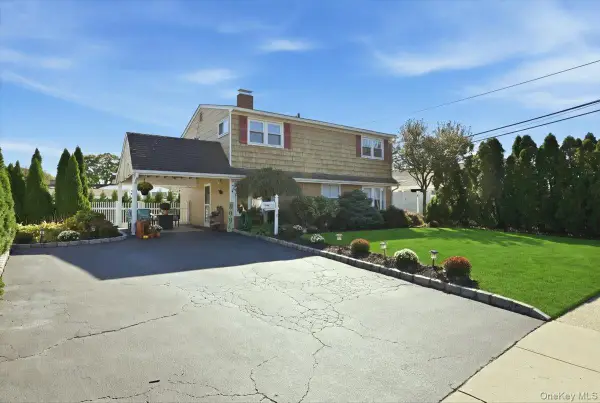 5 Thistle Lane, Wantagh, NY 11793