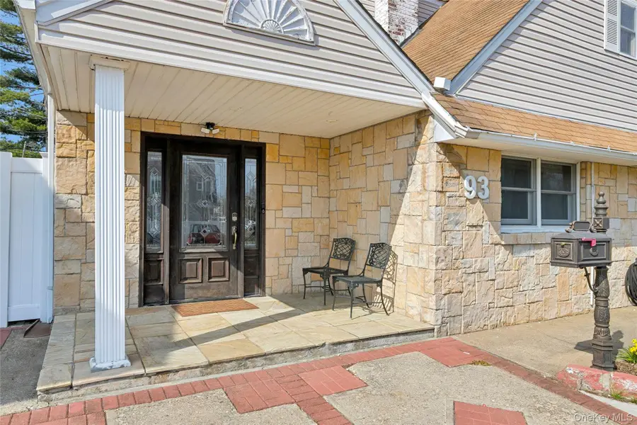 93 Hearth Lane, Westbury, NY 11590 - #2