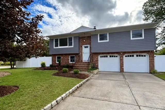 11 Lakeview Drive W, Center Moriches, NY 11934 - #1