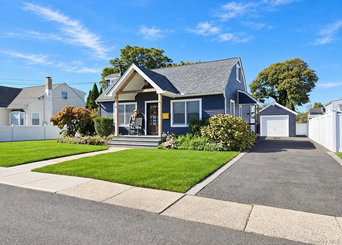 8 Perry Place, Patchogue, NY 11772 - #1
