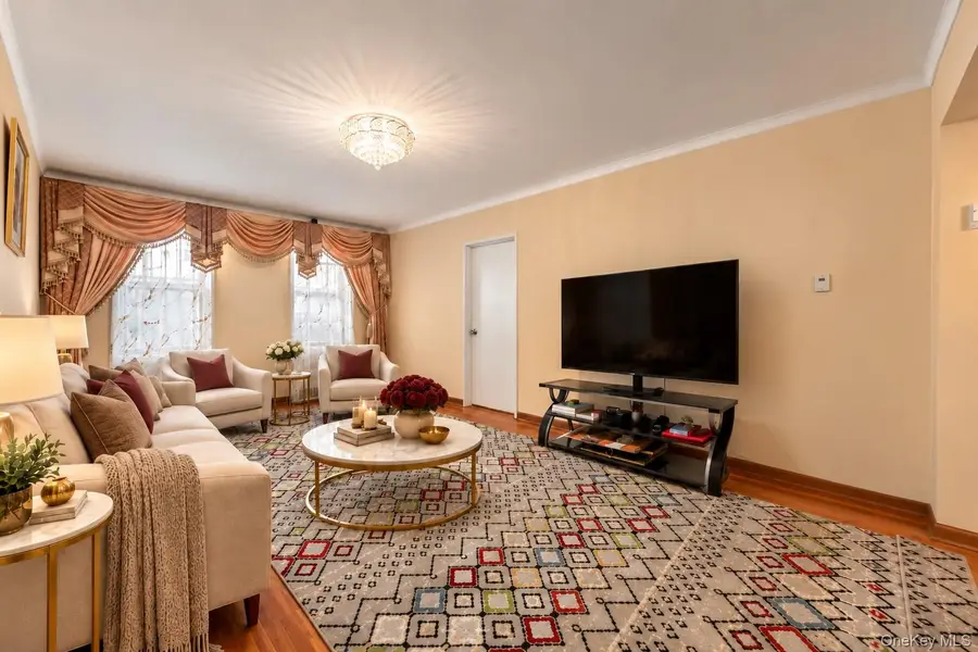 84-31 Van Wyck Expressway Van Wyck Expressway Expressway #2B, Briarwood, NY 11435 - #2